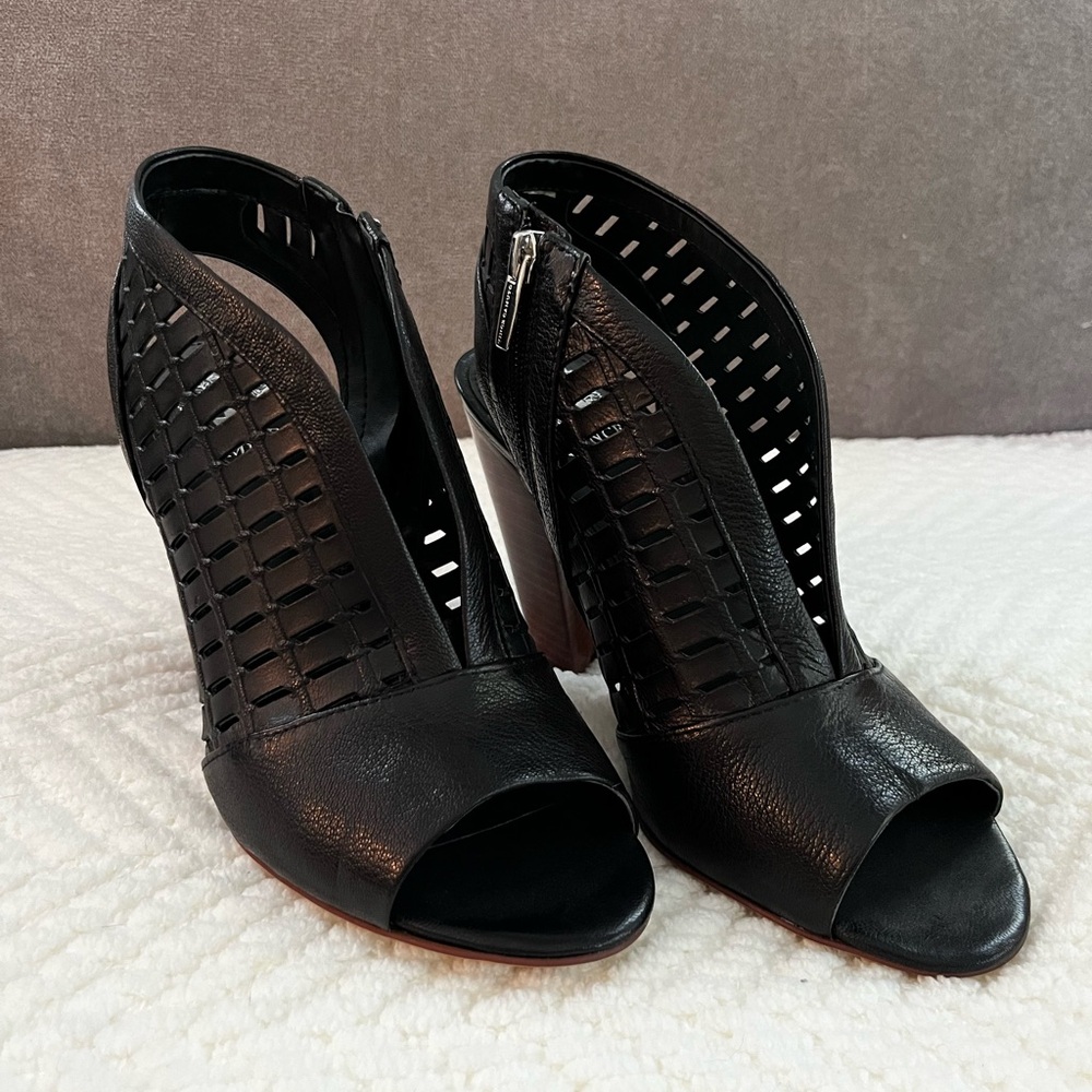 Vince Camuto ‘Korsta’ Heeled Sandal - BRAND NEW